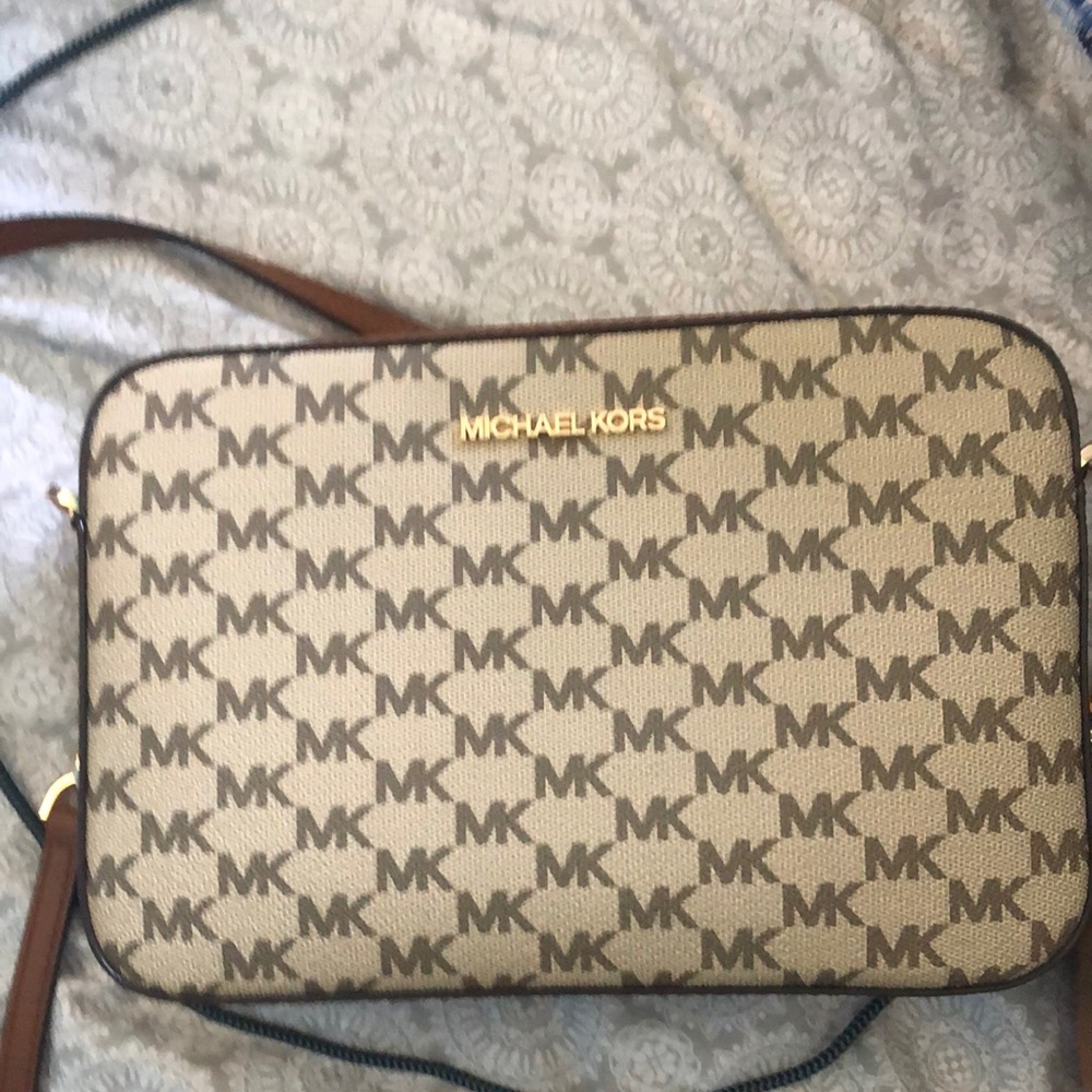 Brand new Michael kors east west crossbody